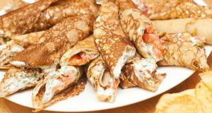 Ажурные рулетики с малосольной семгой и нежным сыром