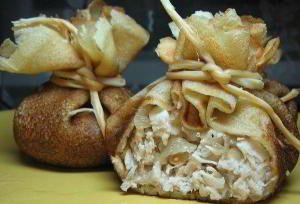 Блинные мешочки с курицей