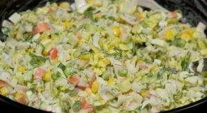 Салат из крабовых палочек с пекинской капустой