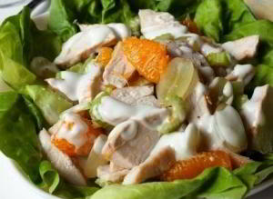 Салат из курицы с фруктами