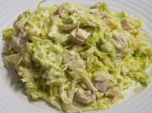 Салат из свежей капусты с курицей