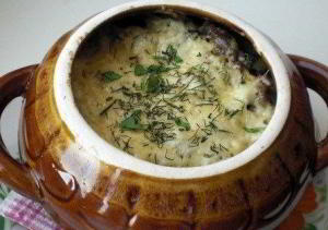 Фрикадельки с картошкой и грибами под сыром