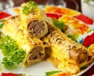 Яичные рулетики с мясной начинкой - отличный завтрак