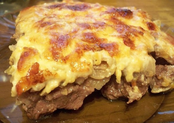 Говядина по-купечески с сыром и грибами