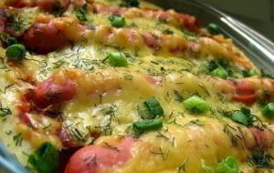 Картофельная запеканка с сыром и сосисками