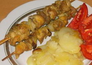 Куриный шашлык с картошкой в духовке