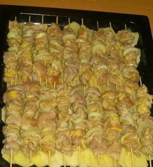 Куриный шашлык с картошкой в духовке