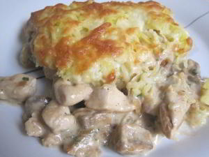 Курица с грибами, запечённая под картофельной шубой