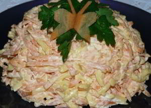 Морковный салат с сыром и чесноком