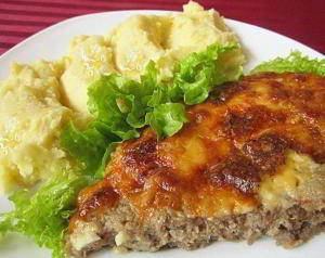 Мясная запеканка с сыром и сметаной