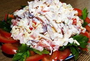 Салат с кальмарами