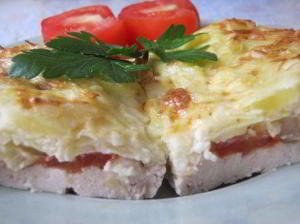 Курица запеченная под тертым картофелем