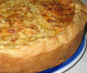 Луковый пирог с плавленными сырками