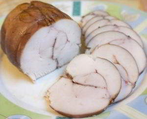 Пастрома из куриной грудки в винном маринаде