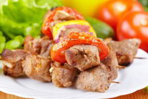 Шашлык из свинины с помидорами