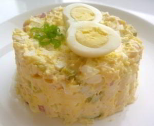 Салат из курицы с соленым огурцом