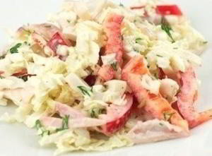 Салат с пекинской капустой, курицей и кальмарами