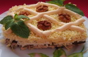 Слоеный салат с мясом