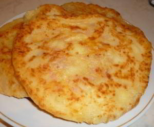 Сырные лепешки с ветчиной