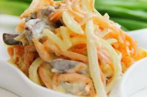 рецепт Бесподобный салат с куриными сердечками и морковкой