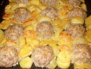 Мясные "ёжики" с картошкой под сыром