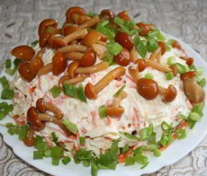 Салат с грибами и мясом "Лукошко"