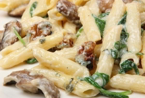 рецепт Паста с грибами и курицей
