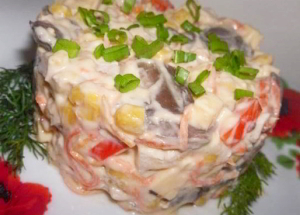рецепт Салат "Мозаика" из курицы, грибов и овощей