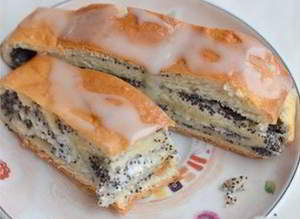 рецепт Рулет с маком, повидлом и творогом