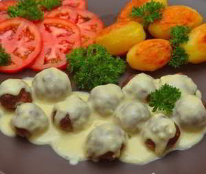 Мясные шарики из говяжьего фарша под сливочным соусом