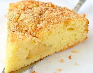 Пирог с яблоками и орехами