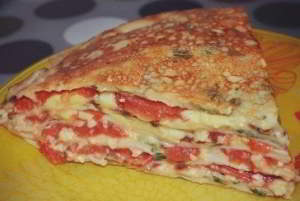 Блинный торт с помидорами
