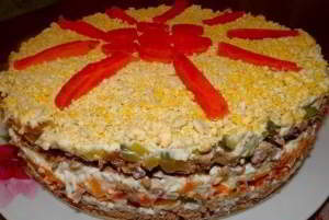 Вкуснейший слоёный печёночный салат для новогоднего стола