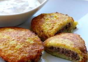Драники с грибной начинкой (картофельные оладьи)