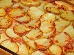 Картофель с беконом и кабачками