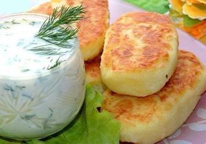 Картофельные котлеты с соусом
