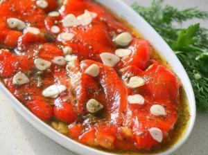 Маринованные печеные перцы