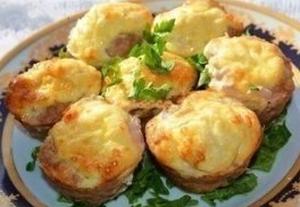 Мясные кексы с сырной начинкой