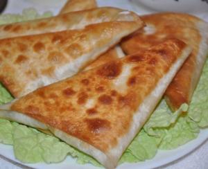 Пирожки с сыром и ветчиной