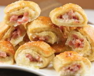 Слоечки с ветчиной и моцареллой