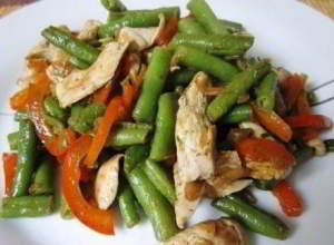 Тёплый куриный салат