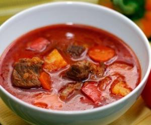 Гуляш с картофелем