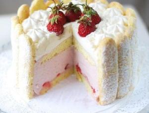 Клубничная шарлотта