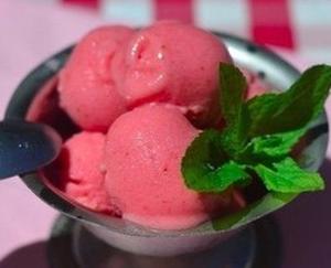 Клубничное мороженое