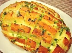 Луковый хлеб с сыром