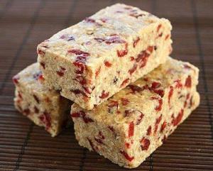 Овсяные батончики с сушеной клюквой