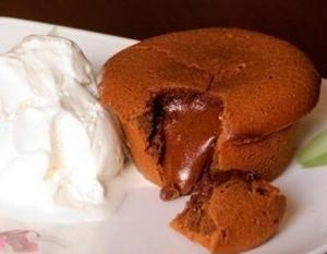 Португальские горячие шоколадные пирожные