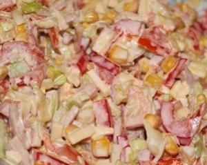 Салат с ветчиной и капустой