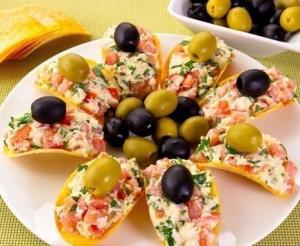 Сырная закуска на чипсах