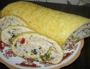 Сырно-яичный рулет с куриным фаршем